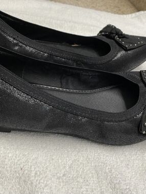 Simply Vera Wang black slippers, sz 6